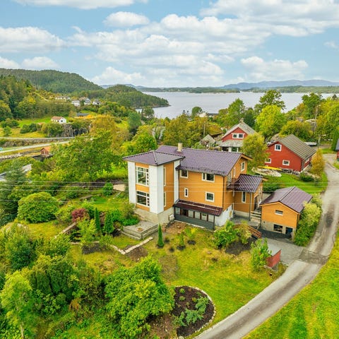 Enebolig med nydelig utsikt over fjorden