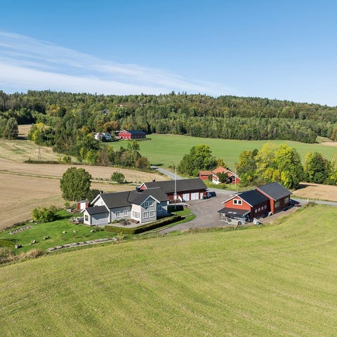 Sjarmerende eiendom med tradisjonsrikt gårdstun